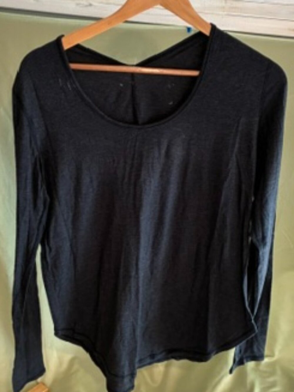 Lululemon long sleeved tee, size m women's